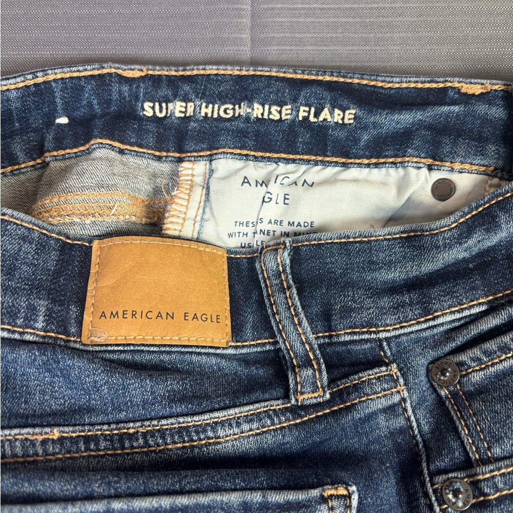 American Eagle Super High-Rise Flare Jeans Women’s Size 2 Regular – Dark Wash - Picture 4 of 5